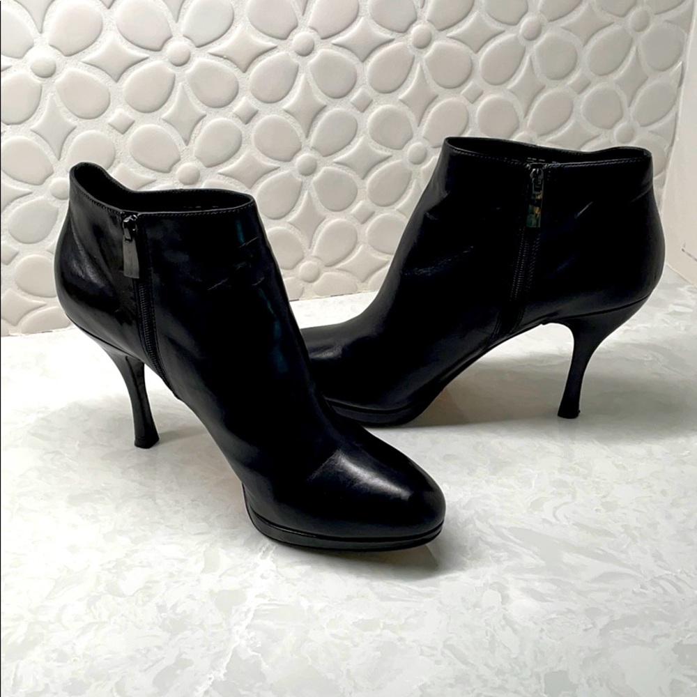 Via Spiga Black Leather Heeled Booties